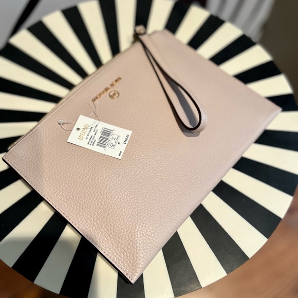 Michael Kors Jet Set Charm Wristlet - Picture 1 of 3